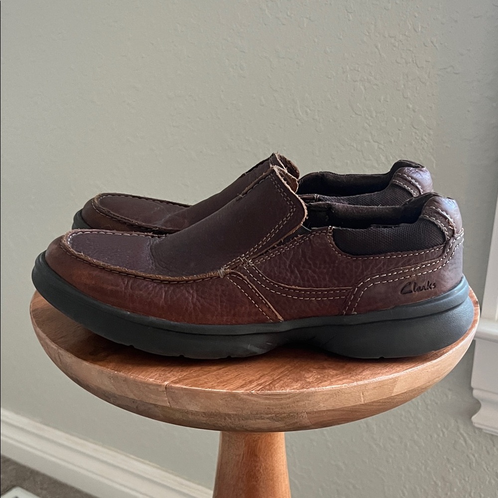 Clarks Men's Dark Brown Leather Loafers Men’s size 9.5 M